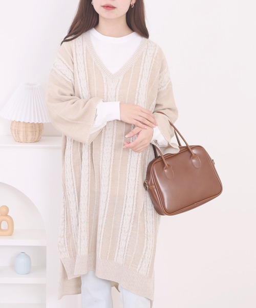 CALINER(カリネ)の「CALINER ケーブルニットワンピース 長袖(ワンピース・レディース・ベージュ・M-L)」の1枚目の写真