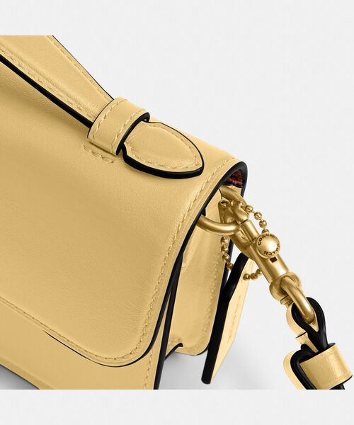 COACH(コーチ)の「エローラ トップ ハンドル クロスボディ バッグ(ショルダーバッグ・レディース・イエロー系その他・ONE)」の2枚目の写真