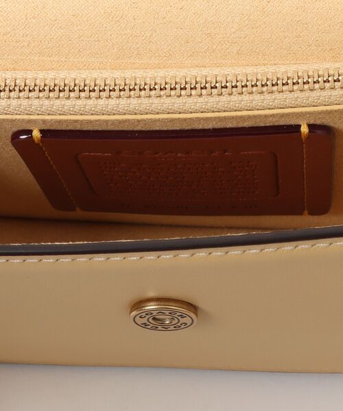 COACH(コーチ)の「エローラ トップ ハンドル クロスボディ バッグ(ショルダーバッグ・レディース・イエロー系その他・ONE)」の4枚目の写真