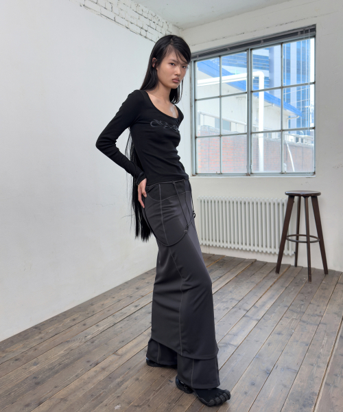 PORTERNA（ポルテナ）の「GRAPHIC U-NECK LONG SLEEVE T-SHIRT-BLACK（Tシャツ/カットソー・レディース・その他・X-SMALL）」の4枚目の写真