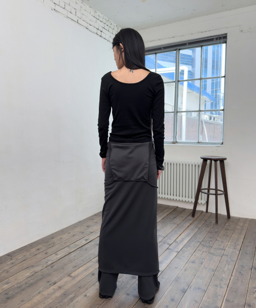 PORTERNA（ポルテナ）の「GRAPHIC U-NECK LONG SLEEVE T-SHIRT-BLACK（Tシャツ/カットソー・レディース・その他・X-SMALL）」の5枚目の写真