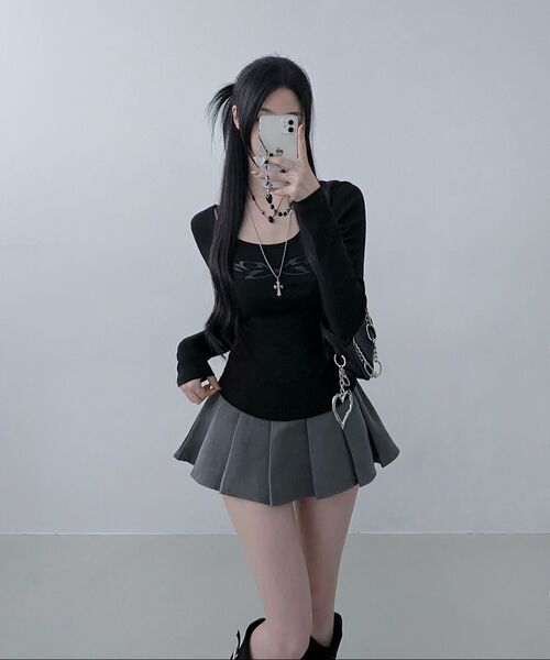 PORTERNA（ポルテナ）の「GRAPHIC U-NECK LONG SLEEVE T-SHIRT-BLACK（Tシャツ/カットソー・レディース・その他・X-SMALL）」の10枚目の写真