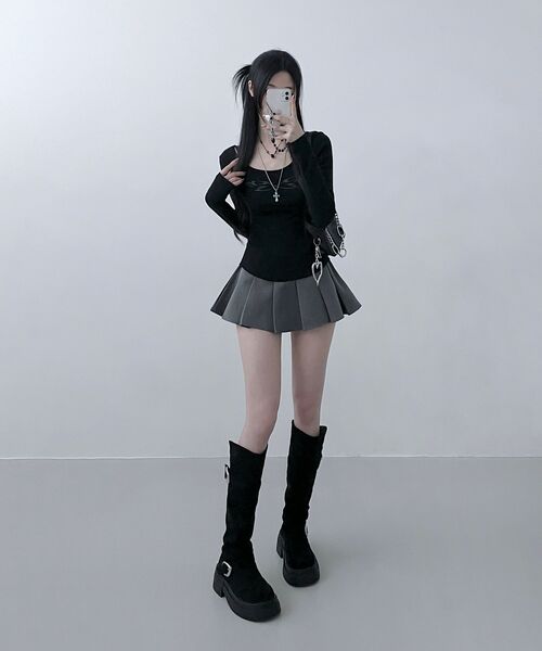 PORTERNA（ポルテナ）の「GRAPHIC U-NECK LONG SLEEVE T-SHIRT-BLACK（Tシャツ/カットソー・レディース・その他・X-SMALL）」の12枚目の写真