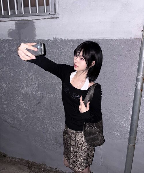PORTERNA（ポルテナ）の「GRAPHIC U-NECK LONG SLEEVE T-SHIRT-BLACK（Tシャツ/カットソー・レディース・その他・X-SMALL）」の14枚目の写真