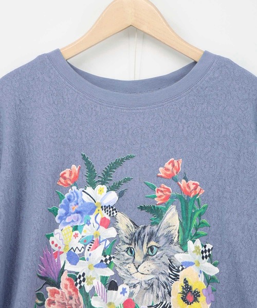 ScoLar（スカラー）の「161649：ソフトチュール×花ネコ柄 レイヤード風プルオーバー（Tシャツ/カットソー・レディース・ブルー/チャコールグレー/オフホワイト・M）」の6枚目の写真