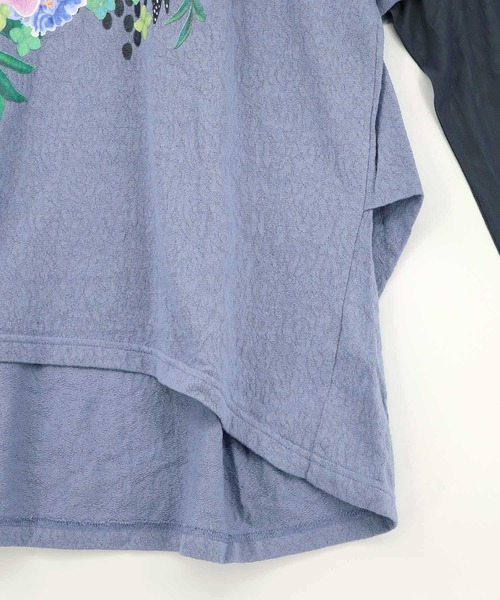 ScoLar（スカラー）の「161649：ソフトチュール×花ネコ柄 レイヤード風プルオーバー（Tシャツ/カットソー・レディース・ブルー/チャコールグレー/オフホワイト・M）」の9枚目の写真