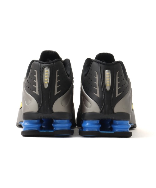 NIKE（ナイキ）の「NIKE SHOX R4 / ナイキ ショックス R4 【SP】（スニーカー・メンズ・シルバー・28.5cm/28.0cm/27.5cm/27.0cm/26.5cm/26.0cm/25.5cm/29.0cm）」の3枚目の写真