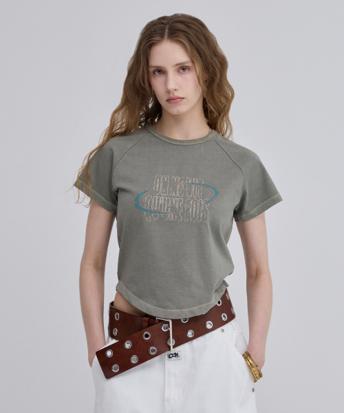 KZM(ケージエム)の「レギュラーフィットピグメント半袖Tシャツカーキ(Tシャツ/カットソー・レディース・カーキ・SMALL/MEDIUM)」の7枚目の写真