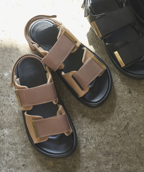 ATELIER BRUGGE(アトリエブルージュ)の「ATELIER BRUGGE/アトリエブルージュ テープベルト 厚底 サンダル / 3.5cmソール (22.5cm~24.5cmサイズ展開)(サンダル・レディース・ベージュ/ブラック・SMALL/MEDIUM/LARGE)」の2枚目の写真