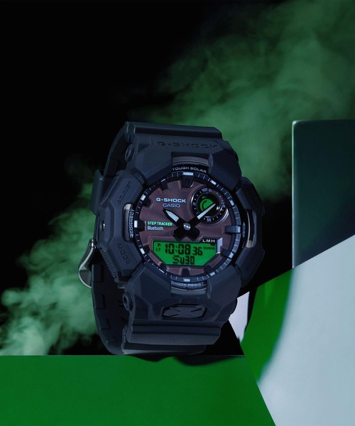 G-SHOCK(ジーショック)の「BLACK AND ELECTRO GREEN / GA-B010BEG-1AJF(アナログ腕時計・メンズ・ブラック×グリーン・FREE)」の2枚目の写真