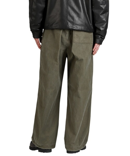 marka（マーカ）の「marka / マーカ：WIDE OVER PANTS -ORGANIC COTTON BACK SATIN-：M25D12PT01C[COR]（その他パンツ・メンズ・オリーブ・2(M)）」の9枚目の写真