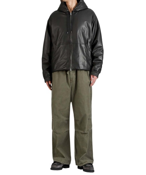 marka（マーカ）の「marka / マーカ：WIDE OVER PANTS -ORGANIC COTTON BACK SATIN-：M25D12PT01C[COR]（その他パンツ・メンズ・オリーブ・2(M)）」の10枚目の写真