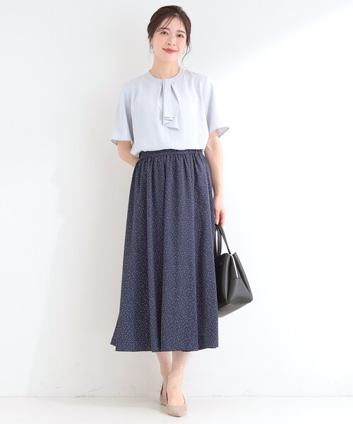 SHOO・LA・RUE(シューラルー)の「【洗濯機可/S-LL/UV】二の腕隠れる 吸水速乾 ボウタイ風なめらかブラウス(シャツ/ブラウス・レディース・サックスブルー/オフホワイト/ネイビー・04/03/02/01)」の10枚目の写真