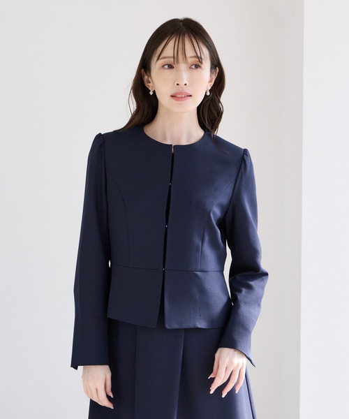 AIMER（エメ）の「ウエスト切り替えツイルノーカラージャケット（ノーカラージャケット・レディース・ベージュ/ネイビー・MEDIUM/LARGE）」の5枚目の写真