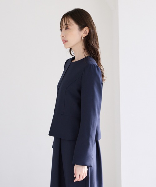 AIMER（エメ）の「ウエスト切り替えツイルノーカラージャケット（ノーカラージャケット・レディース・ベージュ/ネイビー・MEDIUM/LARGE）」の6枚目の写真