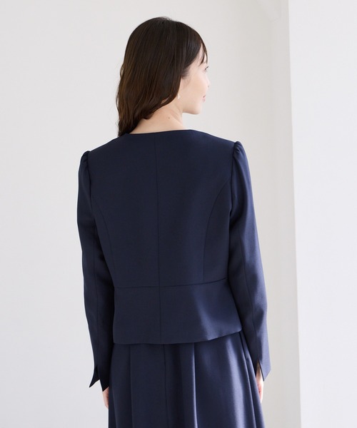 AIMER（エメ）の「ウエスト切り替えツイルノーカラージャケット（ノーカラージャケット・レディース・ベージュ/ネイビー・MEDIUM/LARGE）」の7枚目の写真
