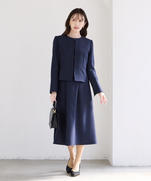 AIMER（エメ）の「ウエスト切り替えツイルノーカラージャケット（ノーカラージャケット・レディース・ベージュ/ネイビー・MEDIUM/LARGE）」の8枚目の写真
