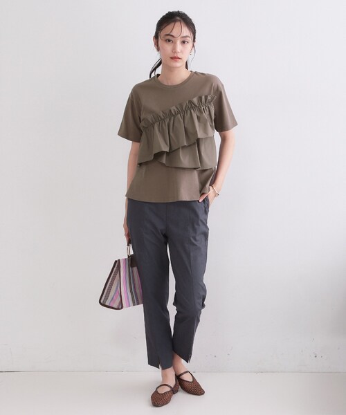 OPAQUE.CLIP(オペークドットクリップ)の「【接触冷感】アシメフリルドッキングカットソー《洗濯機OK》(Tシャツ/カットソー・レディース・ブラック/ブルー系その他/ダークグレー/ホワイト・42/40/38)」の5枚目の写真