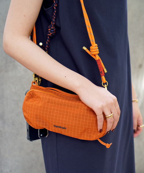 Topologie(トポロジー)の「【Topologie/トポロジー】Bottle sacoche orange(ショルダーバッグ・レディース・オレンジ・FREE)」の1枚目の写真