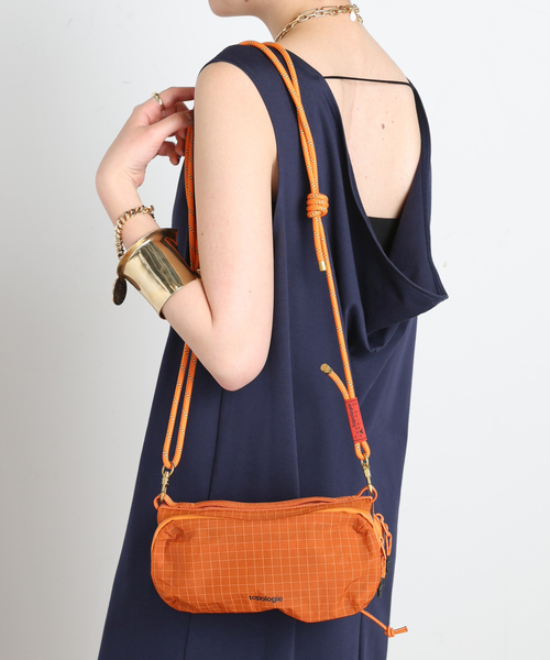 Topologie(トポロジー)の「【Topologie/トポロジー】Bottle sacoche orange(ショルダーバッグ・レディース・オレンジ・FREE)」の2枚目の写真