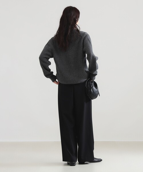Demi-Luxe BEAMS(デミルクス ビームス)の「【別注】SLOANE × Demi-Luxe BEAMS / 5ゲージ ジーロンラム Vネック カーディガン(ニット/セーター・レディース・チャコールグレー/レッド・2/1)」の5枚目の写真