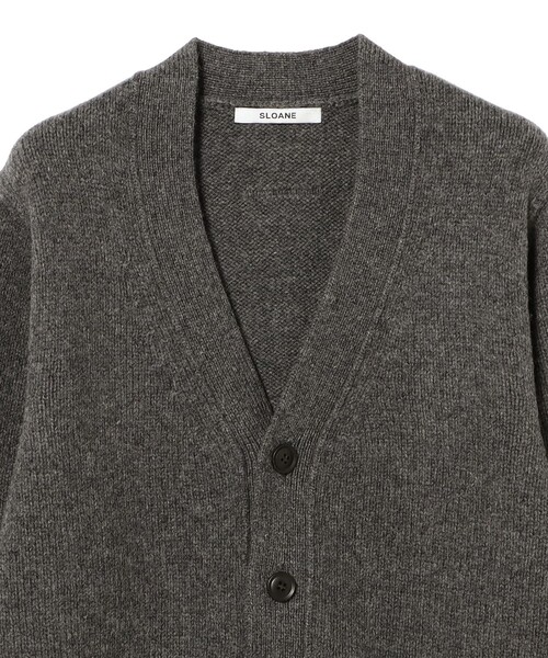 Demi-Luxe BEAMS(デミルクス ビームス)の「【別注】SLOANE × Demi-Luxe BEAMS / 5ゲージ ジーロンラム Vネック カーディガン(ニット/セーター・レディース・チャコールグレー/レッド・2/1)」の8枚目の写真