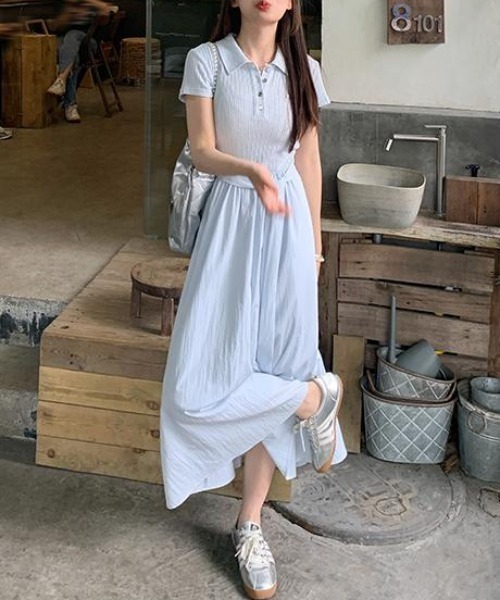 AMAJI(アマジ)の「半袖ウエスト切替 ロング丈ワンピース(ワンピース・レディース・ライトブルー・SMALL/MEDIUM/LARGE/X-LARGE)」の4枚目の写真