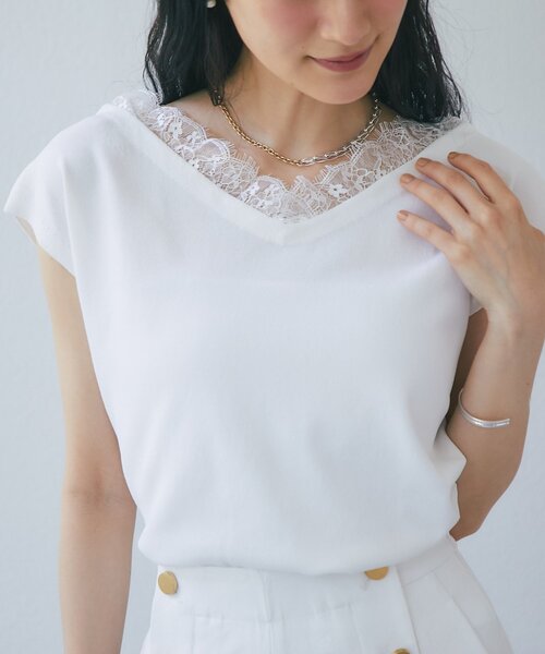 La boutique BonBon(ラブティックボンボン)の「【シリーズ累計お気に入り数1.5万突破!接触冷感・UVカット】クールタッチUVレース付きVネックニット(ニット/セーター・レディース・ブラック/バイオレット/ホワイト・FREE)」の2枚目の写真