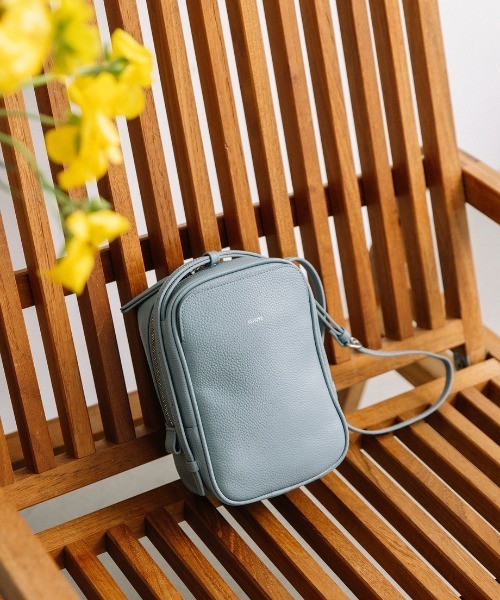 Beau're(ヴュレ)の「【BEAURE/ビュレ】縦型 ミニ ショルダー Bag B-26131(ショルダーバッグ・レディース・ブルー/ブラック・FREE)」の1枚目の写真