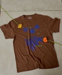 WHIMSIC（ウィムジック）の「【UNISEX/2サイズ展開】フローティング オン エアー シルクスクリーンプリントT（Tシャツ/カットソー）」