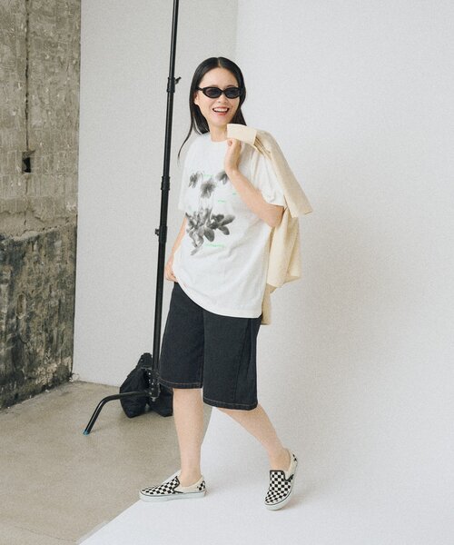 WHIMSIC(ウィムジック)の「【UNISEX/2サイズ展開】フローティング オン エアー シルクスクリーンプリントT(Tシャツ/カットソー・メンズ・ホワイト/ネイビー/ブラウン・1/2)」の6枚目の写真