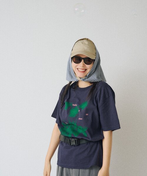 WHIMSIC(ウィムジック)の「【UNISEX/2サイズ展開】フローティング オン エアー シルクスクリーンプリントT(Tシャツ/カットソー・メンズ・ホワイト/ネイビー/ブラウン・1/2)」の17枚目の写真