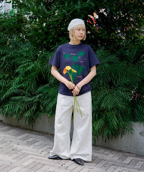 WHIMSIC(ウィムジック)の「【UNISEX/2サイズ展開】フローティング オン エアー シルクスクリーンプリントT(Tシャツ/カットソー・メンズ・ホワイト/ネイビー/ブラウン・1/2)」の15枚目の写真