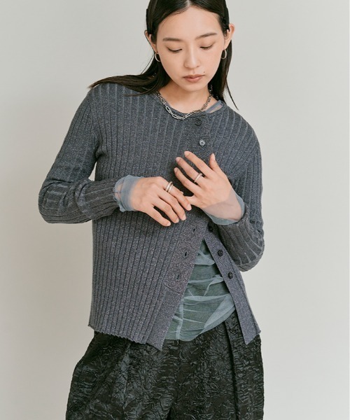W:Huku(フーク)の「アシンメトリー ラメ ウール カーディガン / Asymmetric Lame Wool-Blend Cardigan(ニット/セーター・レディース・ブラック/オフホワイト/チャコール・FREE)」の3枚目の写真