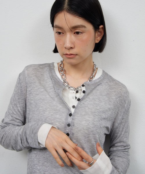 Shelly island(シェリーアイランド)の「シアーヘンリーネックトップス(Tシャツ/カットソー・レディース・ホワイト/ブラック/ブラウン/グレー・FREE)」の4枚目の写真