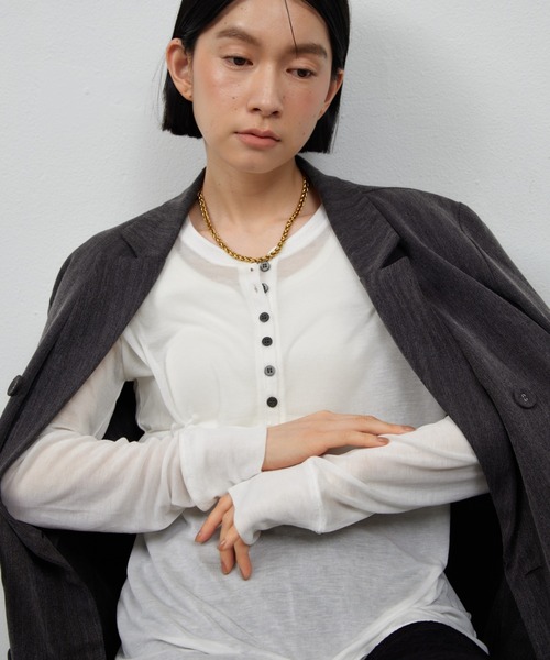 Shelly island(シェリーアイランド)の「シアーヘンリーネックトップス(Tシャツ/カットソー・レディース・ホワイト/ブラック/ブラウン/グレー・FREE)」の10枚目の写真