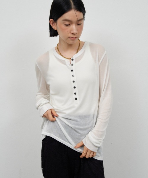 Shelly island(シェリーアイランド)の「シアーヘンリーネックトップス(Tシャツ/カットソー・レディース・ホワイト/ブラック/ブラウン/グレー・FREE)」の11枚目の写真