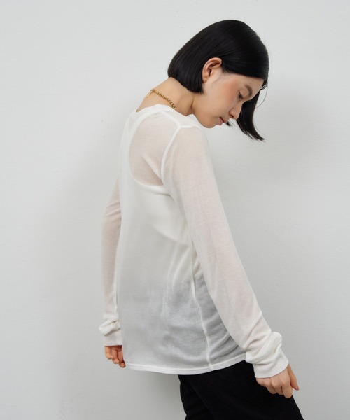 Shelly island(シェリーアイランド)の「シアーヘンリーネックトップス(Tシャツ/カットソー・レディース・ホワイト/ブラック/ブラウン/グレー・FREE)」の13枚目の写真