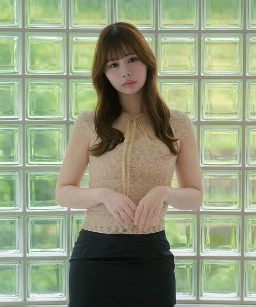 M DOLLY（エムドリー）の「Flower lace evelyn ribbon tops / フラワーレースエヴリンリボントップス（その他トップス・レディース・ベージュ/アイボリー・FREE）」の2枚目の写真
