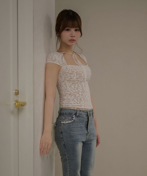 M DOLLY（エムドリー）の「Flower lace evelyn ribbon tops / フラワーレースエヴリンリボントップス（その他トップス・レディース・ベージュ/アイボリー・FREE）」の3枚目の写真