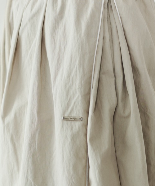 VION(ヴィオン)の「パイピングナイロンパンツ / Piping Nylon Pants(その他パンツ・レディース・ベージュ/ネイビー・S/M)」の19枚目の写真