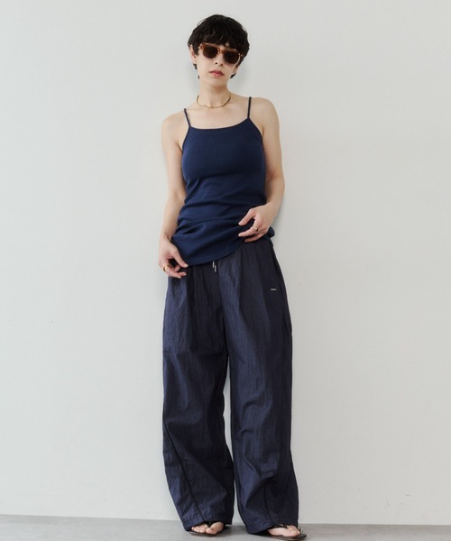 VION(ヴィオン)の「パイピングナイロンパンツ / Piping Nylon Pants(その他パンツ・レディース・ベージュ/ネイビー・S/M)」の11枚目の写真