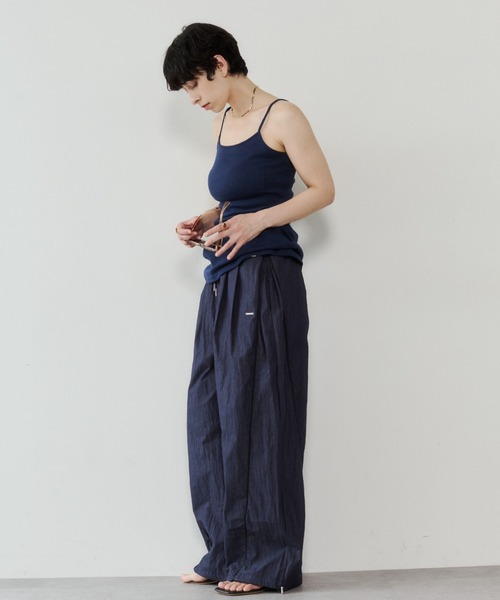 VION(ヴィオン)の「パイピングナイロンパンツ / Piping Nylon Pants(その他パンツ・レディース・ベージュ/ネイビー・S/M)」の12枚目の写真