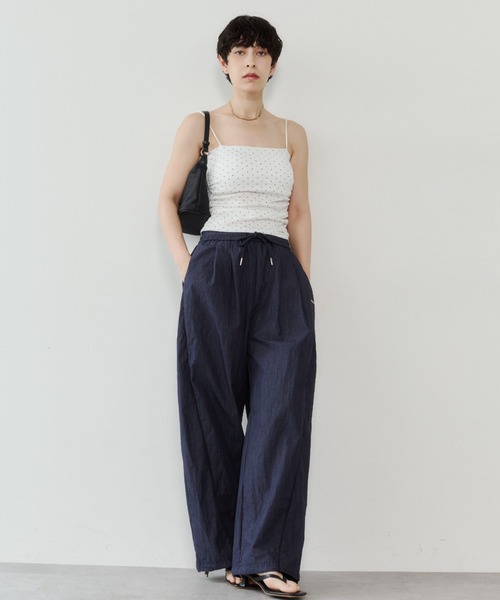 VION(ヴィオン)の「パイピングナイロンパンツ / Piping Nylon Pants(その他パンツ・レディース・ベージュ/ネイビー・S/M)」の6枚目の写真