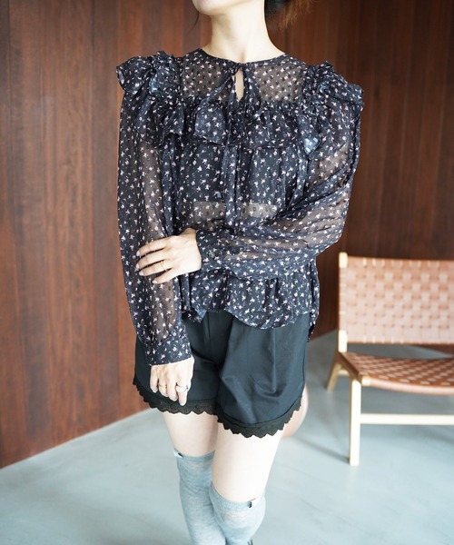 SANSeLF(サンセルフ)の「【SANSeLF】シアーフリルフラワーブラウス saw26s098(シャツ/ブラウス・レディース・ブラック/ホワイト・FREE)」の10枚目の写真