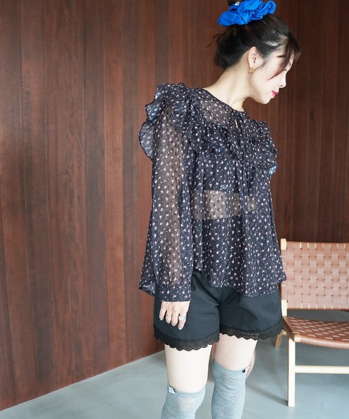 SANSeLF(サンセルフ)の「【SANSeLF】シアーフリルフラワーブラウス saw26s098(シャツ/ブラウス・レディース・ブラック/ホワイト・FREE)」の12枚目の写真