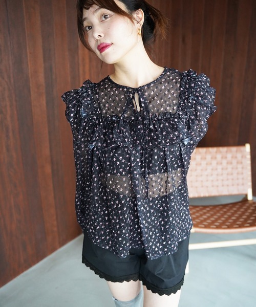 SANSeLF(サンセルフ)の「【SANSeLF】シアーフリルフラワーブラウス saw26s098(シャツ/ブラウス・レディース・ブラック/ホワイト・FREE)」の3枚目の写真