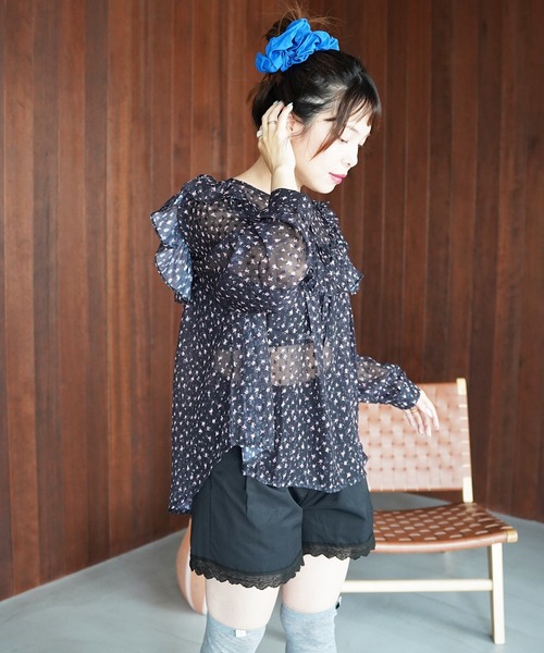 SANSeLF(サンセルフ)の「【SANSeLF】シアーフリルフラワーブラウス saw26s098(シャツ/ブラウス・レディース・ブラック/ホワイト・FREE)」の4枚目の写真
