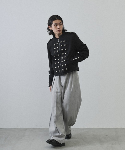Shoowtime（ショウタイム）の「Cropped Napoleon Jacket / ショート丈ナポレオンジャケット（その他アウター・メンズ・ブラック/グレー・LARGE/X-LARGE/MEDIUM）」の3枚目の写真