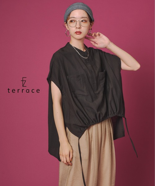 terrace(テラス)の「ドロスト付きプルオーバーポケットシャツ(Tシャツ/カットソー・レディース・ブラック/ブラウン/オフホワイト・FREE)」の2枚目の写真